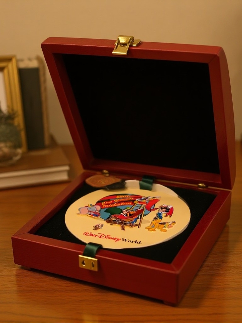 Disney 2000 Cast Holiday Enamel Pins Comes In Wooden Case
